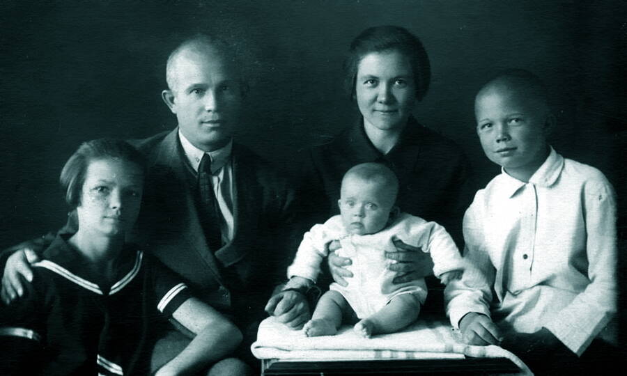 Nikita Khrushchev and Nina Kukharchuk with children Julia, Rada, and Leonid, 1929.